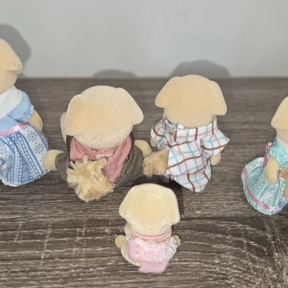 Sylvanian Families Calico Critters Lot of 4 Golden Labrador Dog Family. - Picture 8 of 8